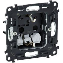 2P+E socket with shutters Valena In'Matic -auto. terminals -German std -16-250V~