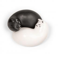 Kikkerland - Purrfect Salt & Pepper Shakers - Black and White - 8.25 cm x 3.75 cm x 6.5 cm - Home and Kitchen