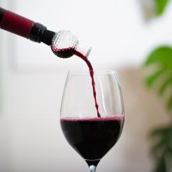 Kikkerland - Golf Wine Aerator - 1.5 inches in diameter and 3.25 inches in height - Home and Kitchen